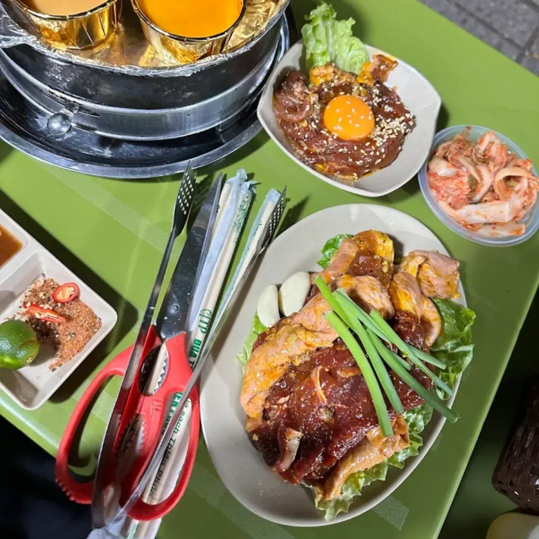 Ba chỉ và sườn nướng