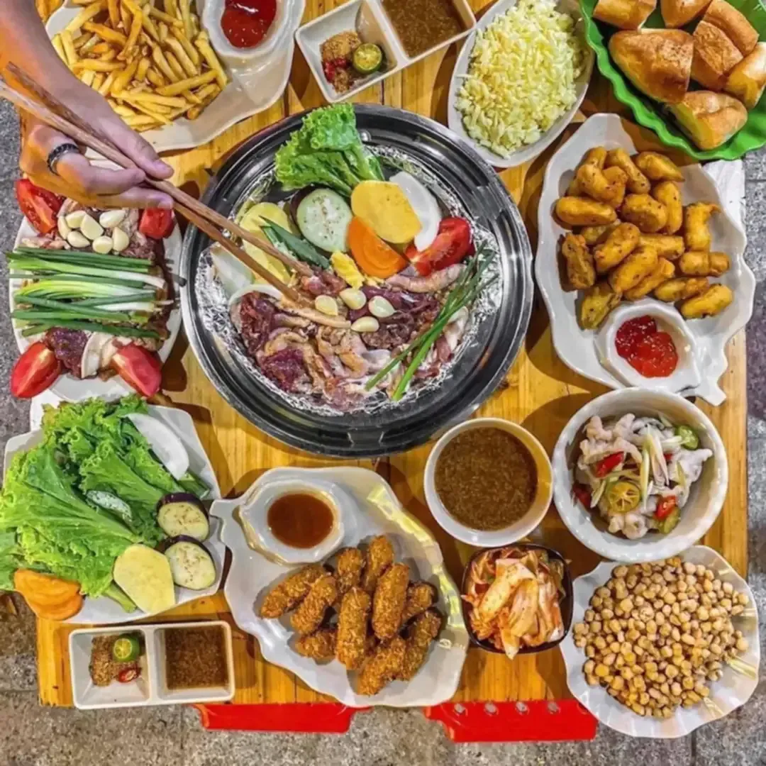 Mâm đồ nướng đầy đủ món